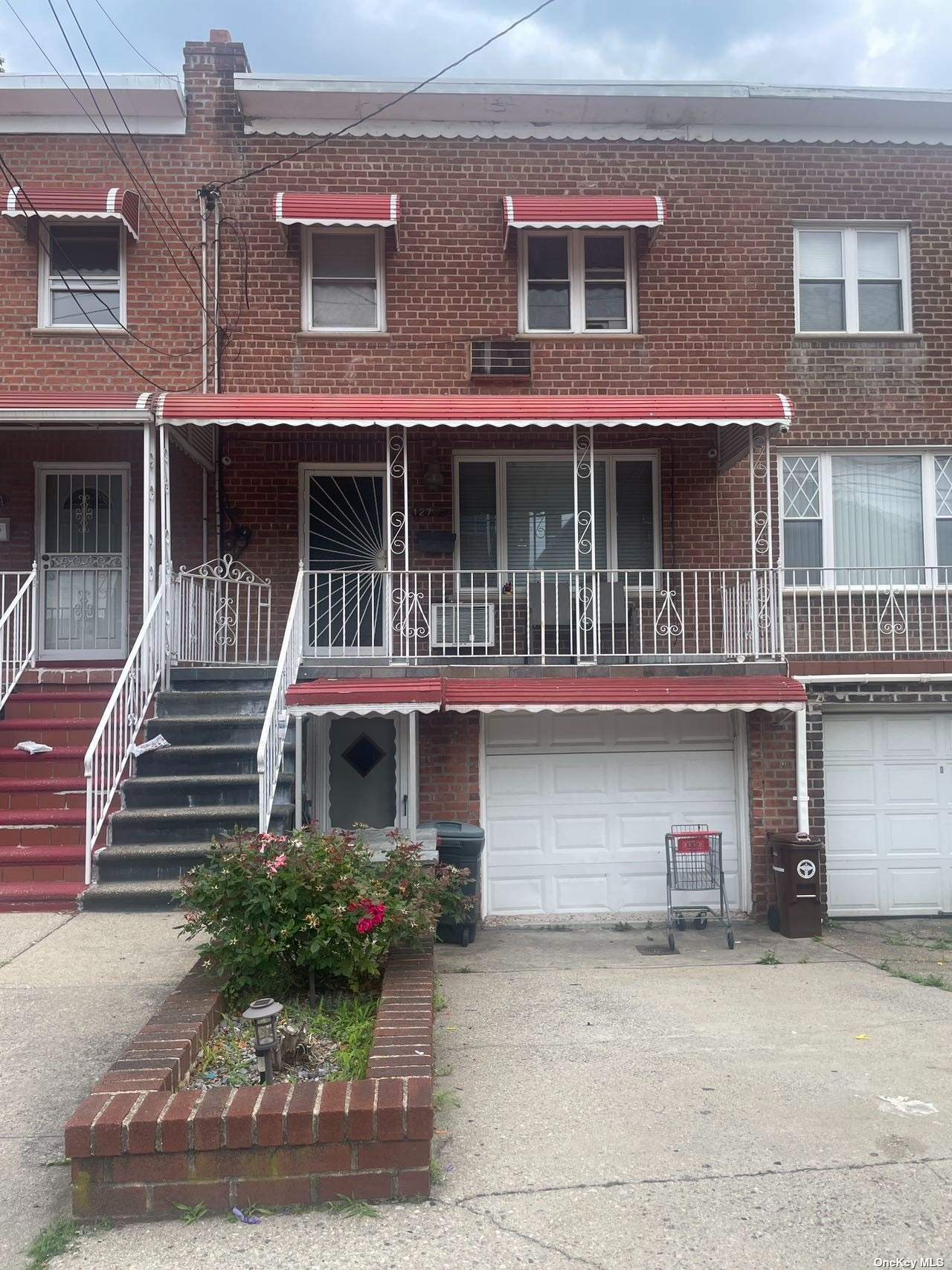 1276 B Edison Avenue A, Bronx, New York - 3 Bedrooms  
3 Bathrooms  
8 Rooms - 