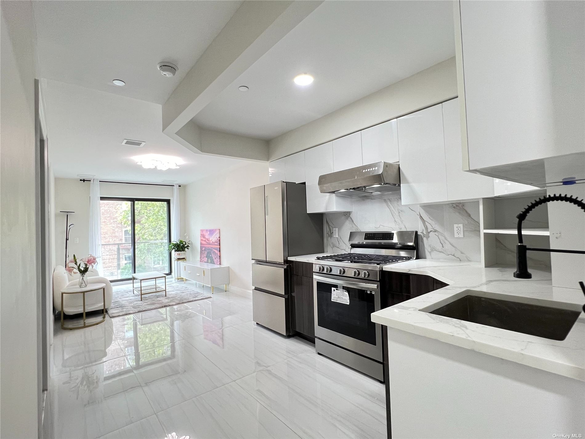 134-28 Blossom Avenue #3A, New York, New York image 2