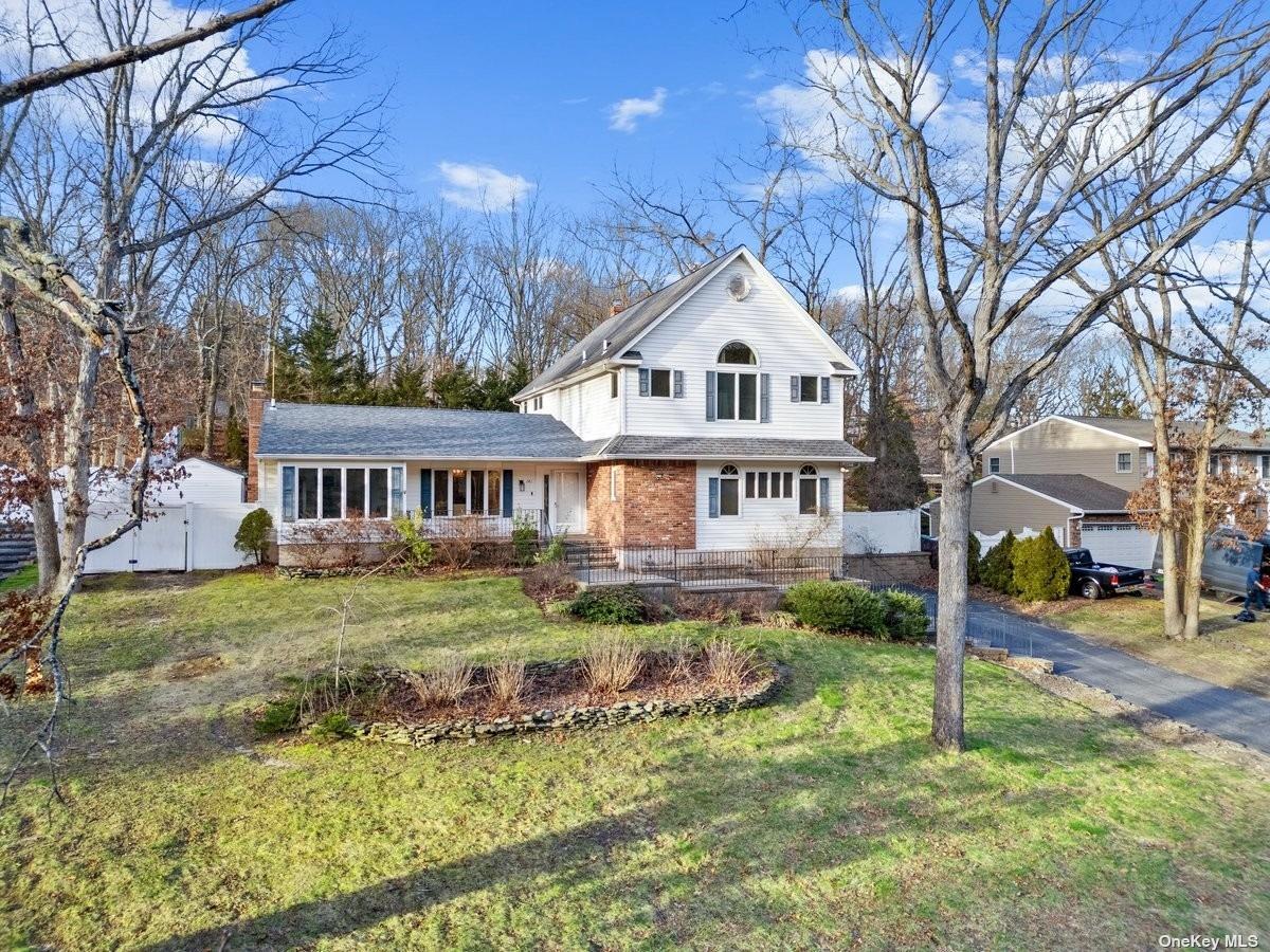 Property for Sale at 141 Washington Blvd Blvd, Commack, Hamptons, NY - Bedrooms: 5 
Bathrooms: 3  - $849,000