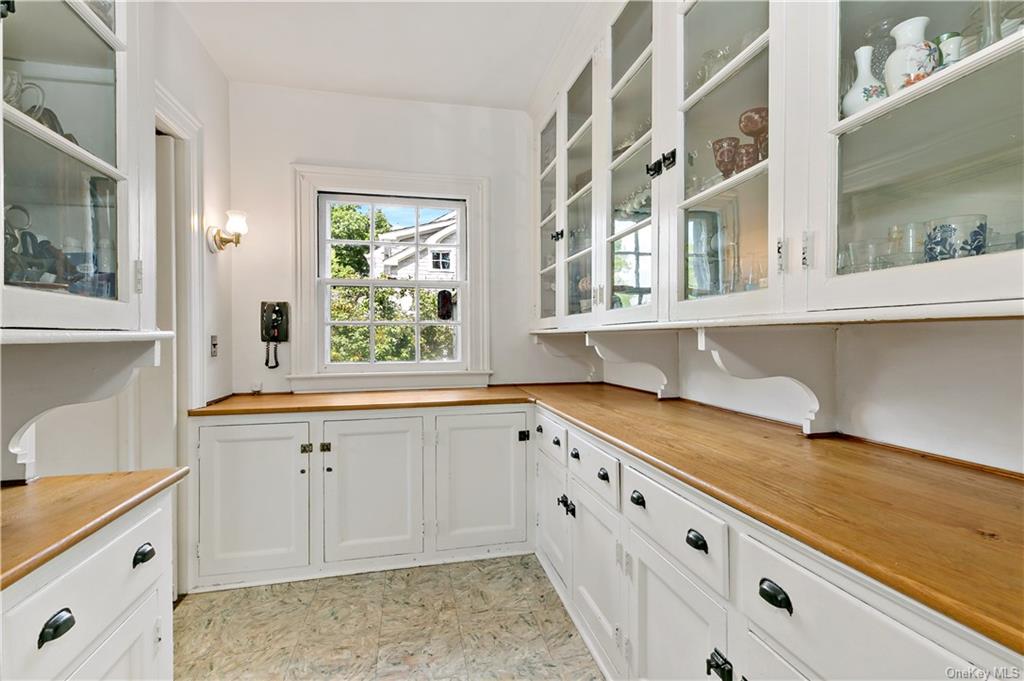 Photo 9 of 19 of 11 Maple Avenue house