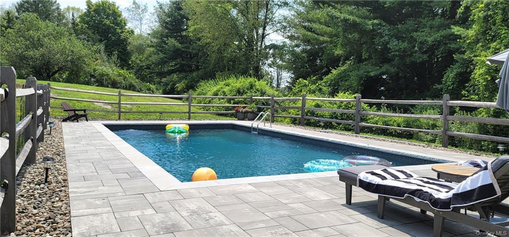 Red Hook, New York 12571, United States, 3 Bedrooms Bedrooms, ,3 BathroomsBathrooms,Residential,Active,81543