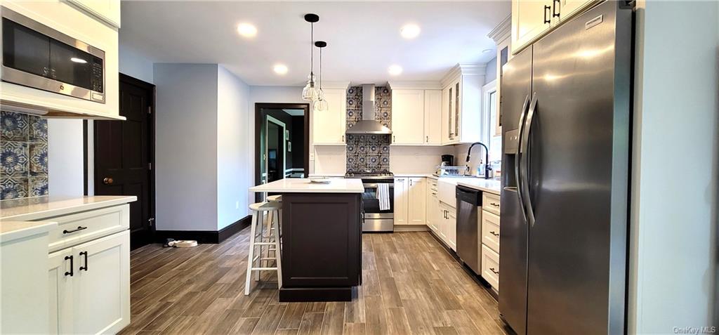 Red Hook, New York 12571, United States, 3 Bedrooms Bedrooms, ,3 BathroomsBathrooms,Residential,Active,81543