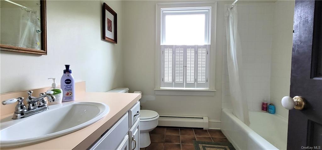 Red Hook, New York 12571, United States, 3 Bedrooms Bedrooms, ,3 BathroomsBathrooms,Residential,Active,81543