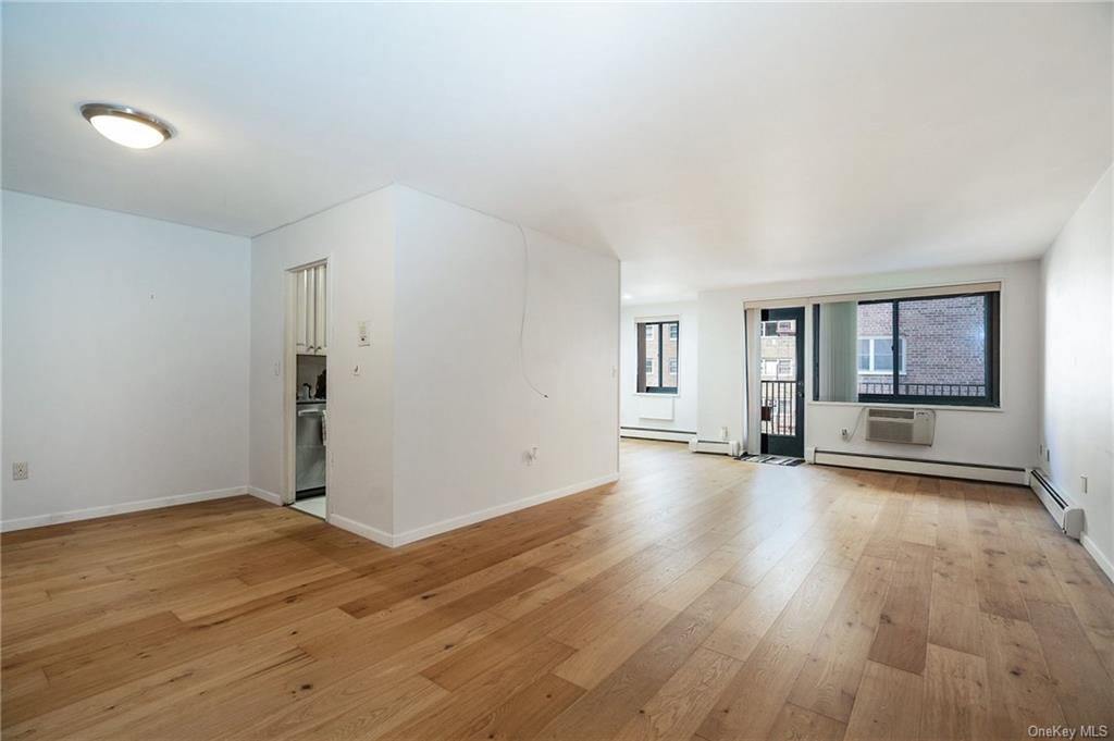 Rental Property at 100 E Hartsdale Avenue 3Jw, Hartsdale, New York - Bedrooms: 2 
Bathrooms: 2 
Rooms: 5  - $3,950 MO.