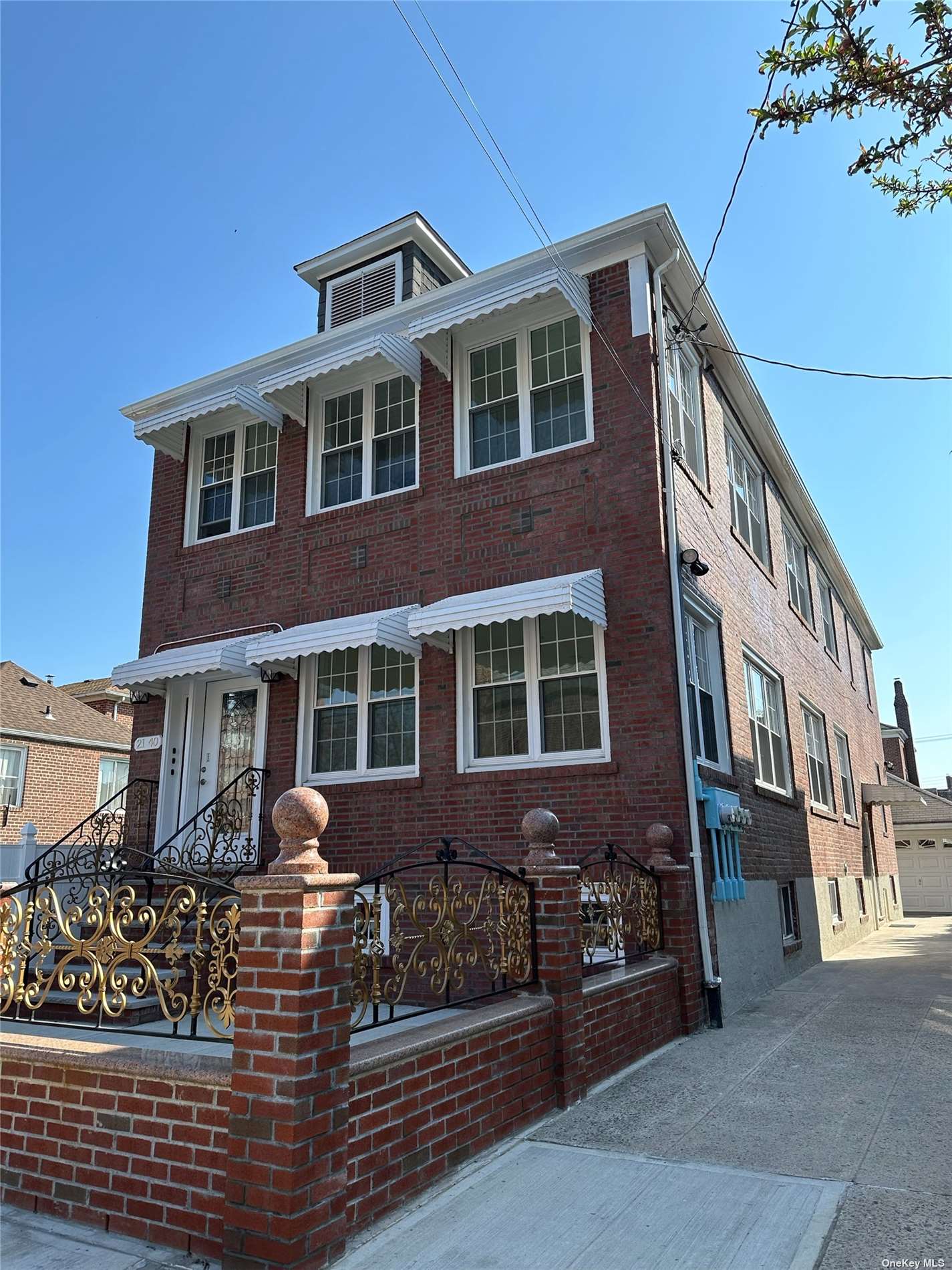 Property for Sale at 2140 Lurting Avenue, Bronx, New York - Bedrooms: 6 
Bathrooms: 3 
Rooms: 12  - $1,790,000