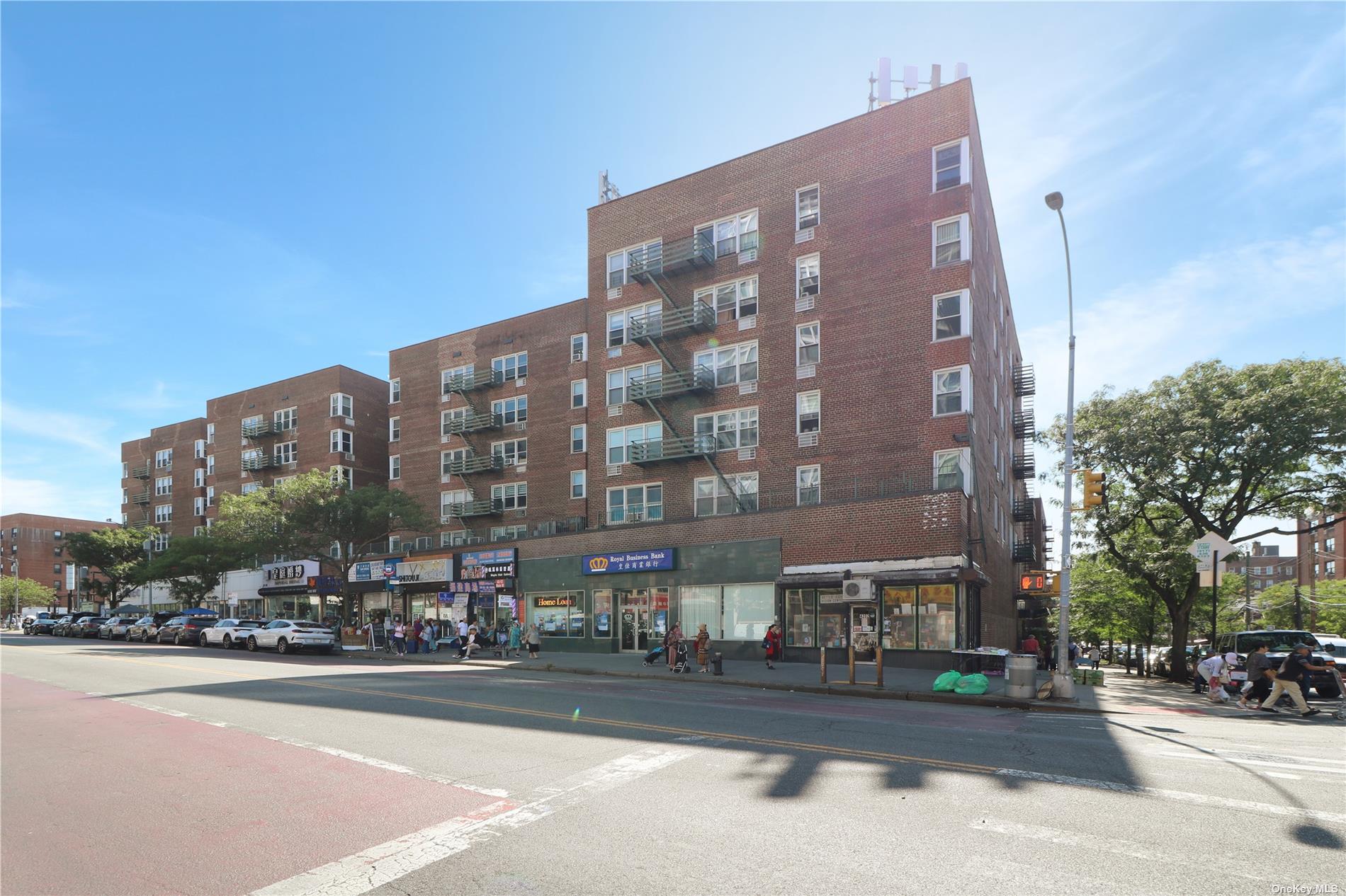 13454 Maple Avenue 6L, Flushing, Queens, NY - 1 Bedrooms  
1 Bathrooms  
4 Rooms - 