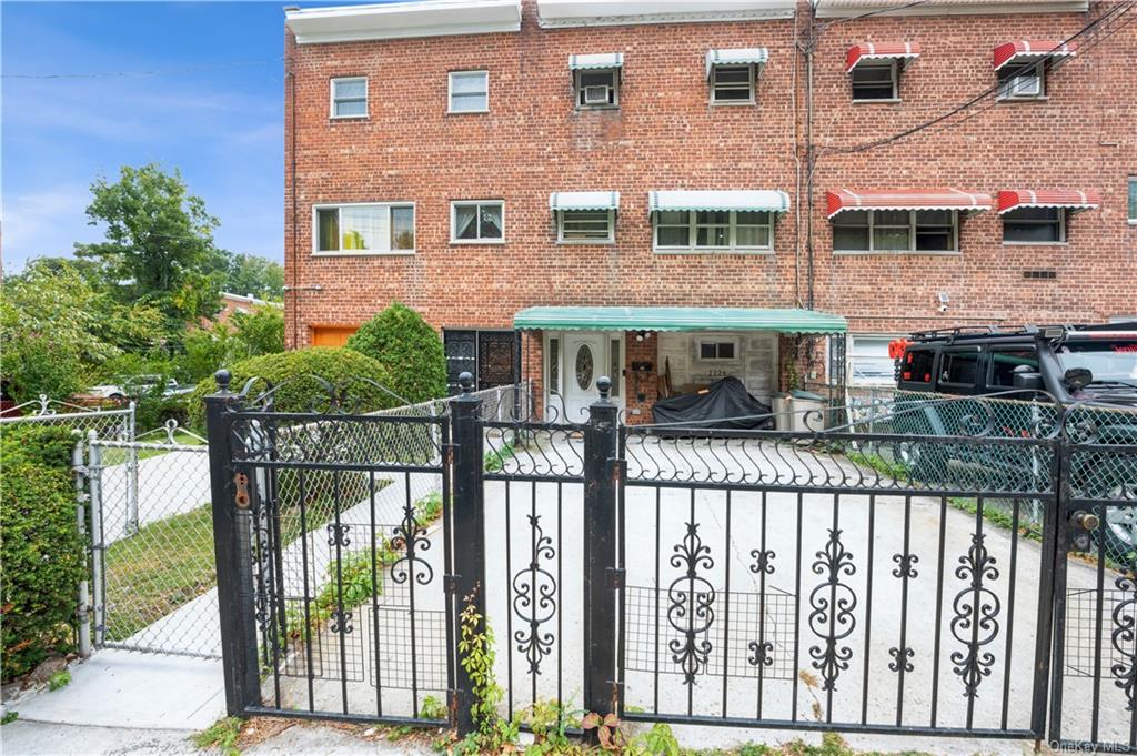 Property for Sale at 2226 Lacombe Avenue, Bronx, New York - Bedrooms: 4 
Bathrooms: 3 
Rooms: 11  - $649,999