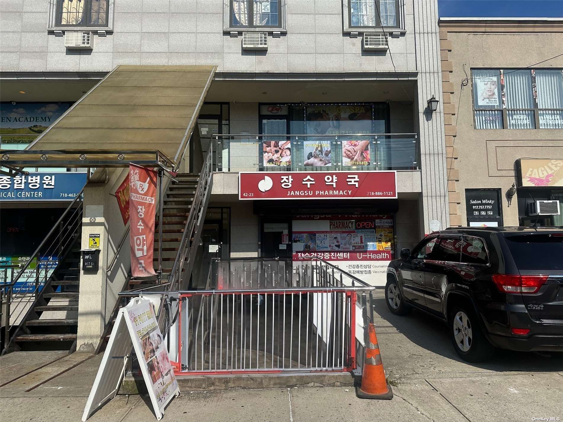 162nd Street, Flushing, Queens, NY - 3 Bedrooms  
4 Bathrooms  
10 Rooms - 