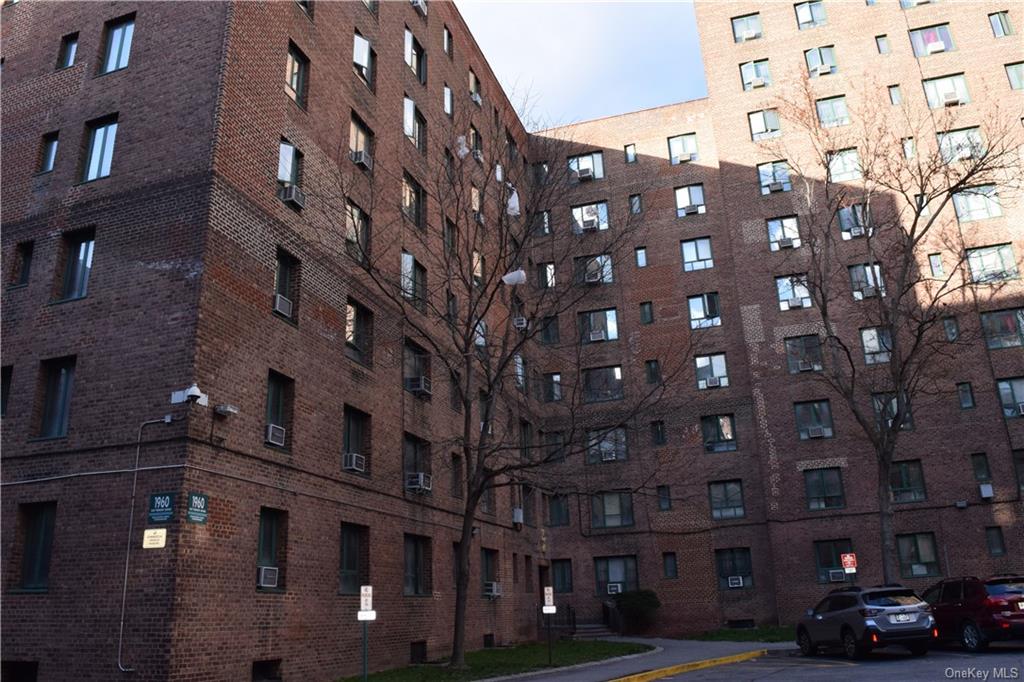 Property for Sale at 1960 E Tremont Avenue 6H, Bronx, New York - Bedrooms: 2 
Bathrooms: 1 
Rooms: 5  - $278,000