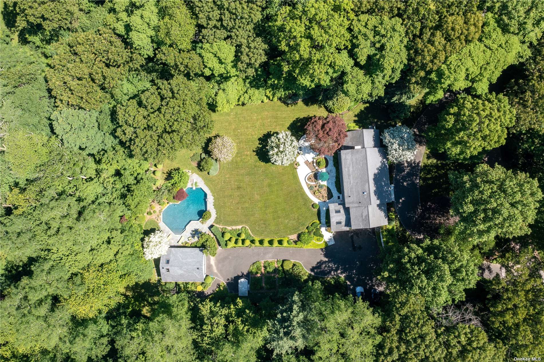 View Locust Valley, NY 11560 house