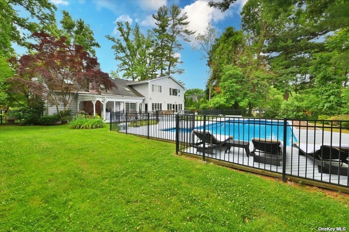 76 Hemlock Road, Manhasset, New York image 26