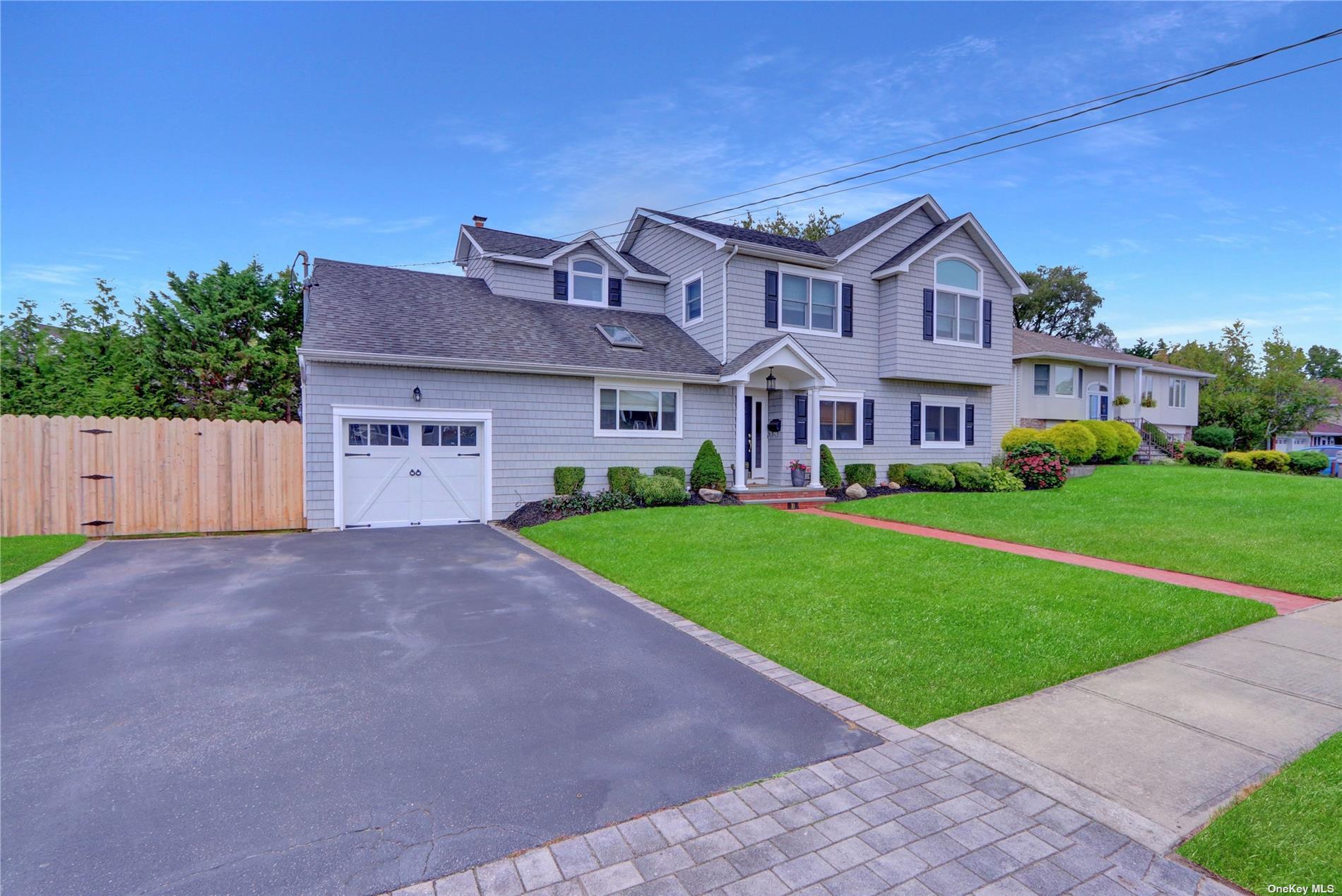 10 Duck Lane, West Islip, New York image 3