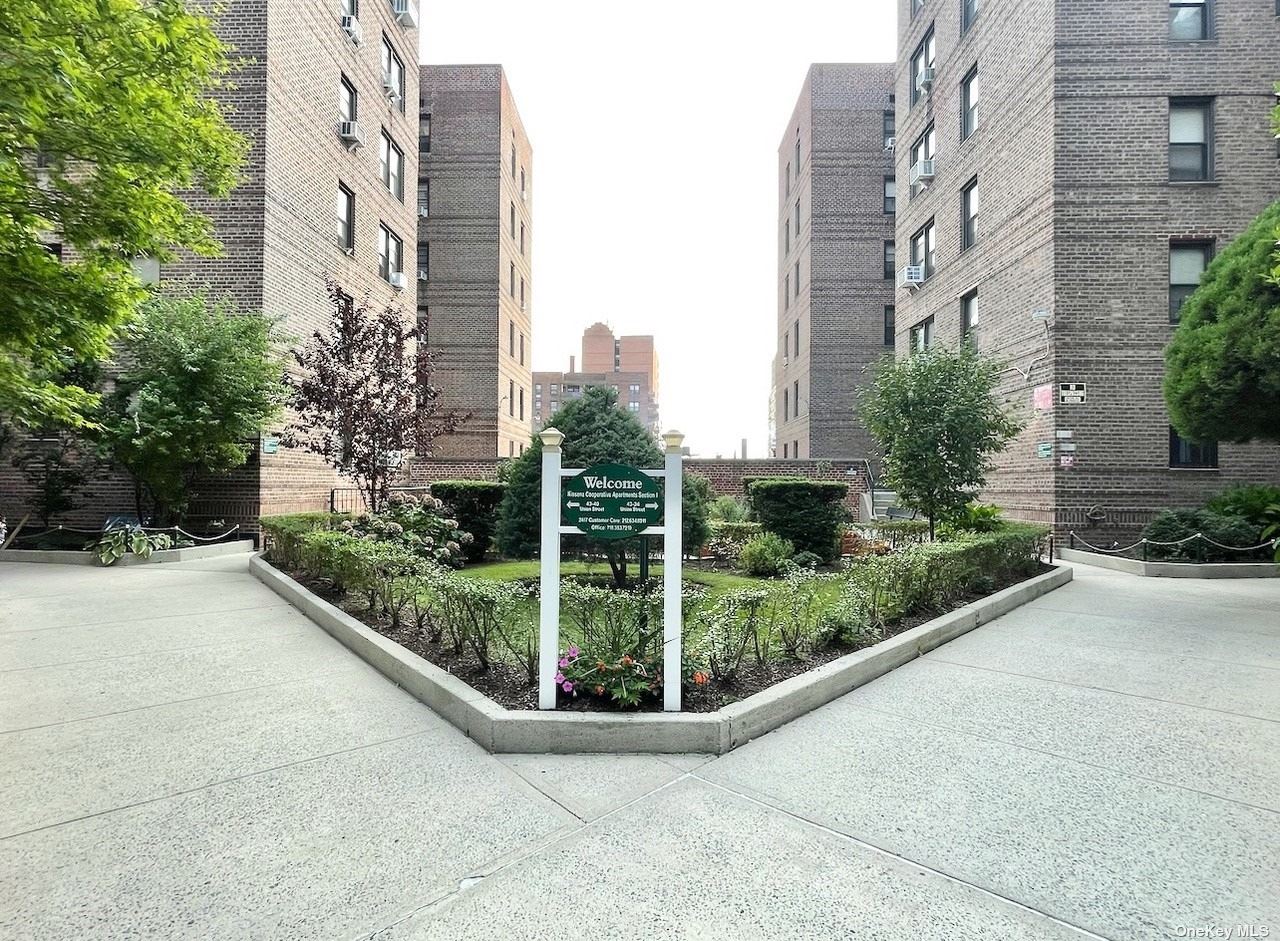 4334 Union Street 4A, Flushing, Queens, NY - 3 Bedrooms  
1 Bathrooms  
6 Rooms - 