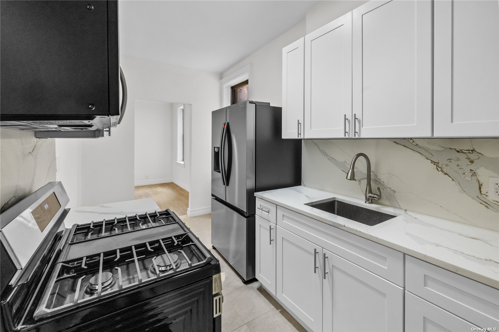 3720 81st Street 3R, Jackson Heights, Queens, NY - 2 Bedrooms  
1 Bathrooms  
4 Rooms - 