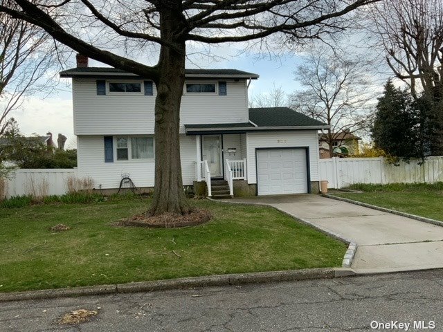 Photo 1 of 2 of 320 Whipple Street house