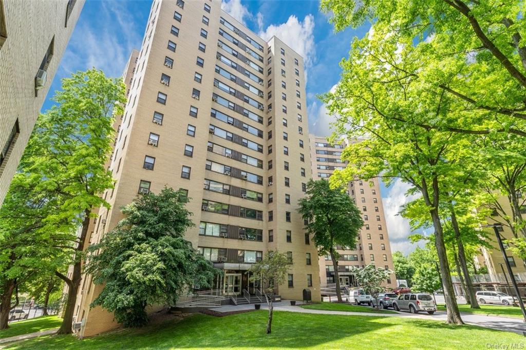 9 Fordham Hill Oval 5E, Bronx, New York - 1 Bedrooms  
1 Bathrooms  
3 Rooms - 