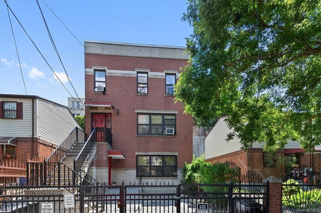 694 Saint Anns Avenue, Bronx, New York - 5 Bedrooms  
3 Bathrooms - 