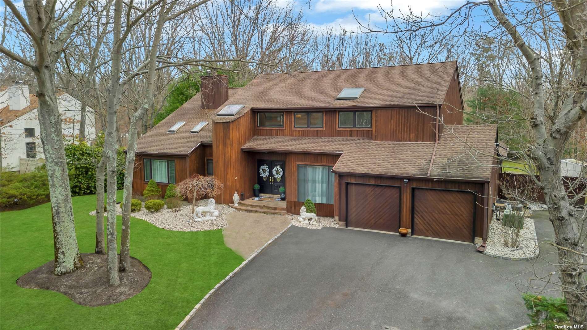 Property for Sale at 3 Lily Drive, South Setauket, Hamptons, NY - Bedrooms: 4 
Bathrooms: 3.5  - $879,000