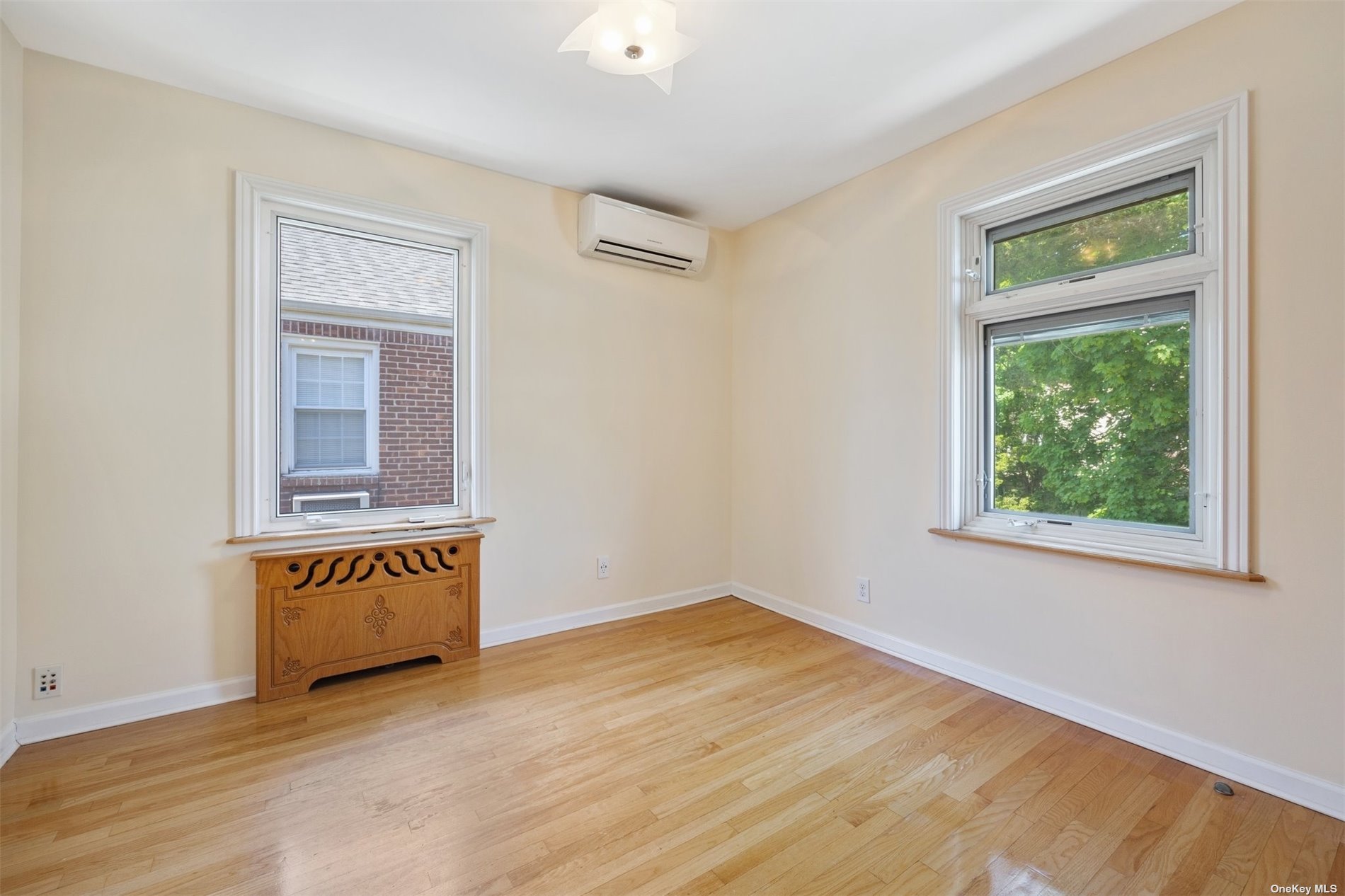 65-25 Boelsen Crescent, Rego Park, New York image 21