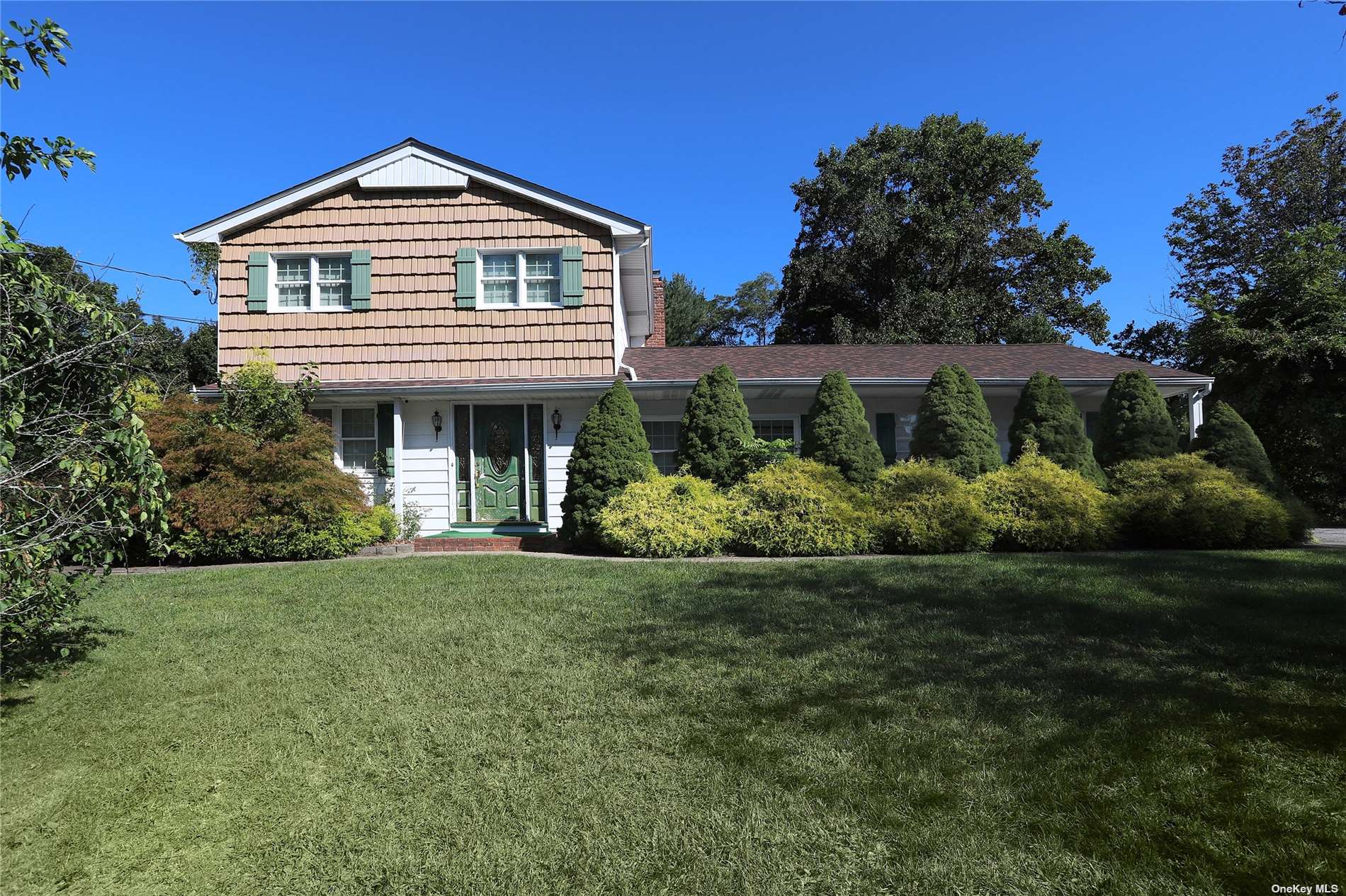 33 Marlon Lane, Hauppauge, New York image 1