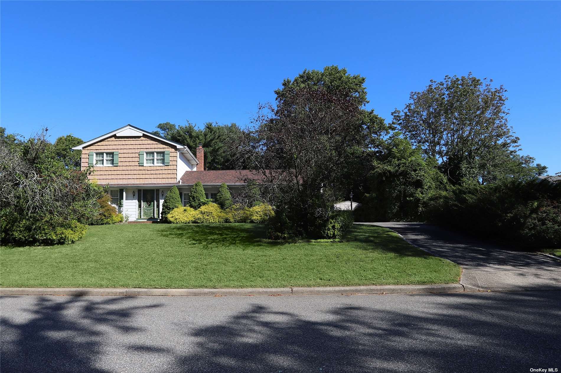 33 Marlon Lane, Hauppauge, New York image 3