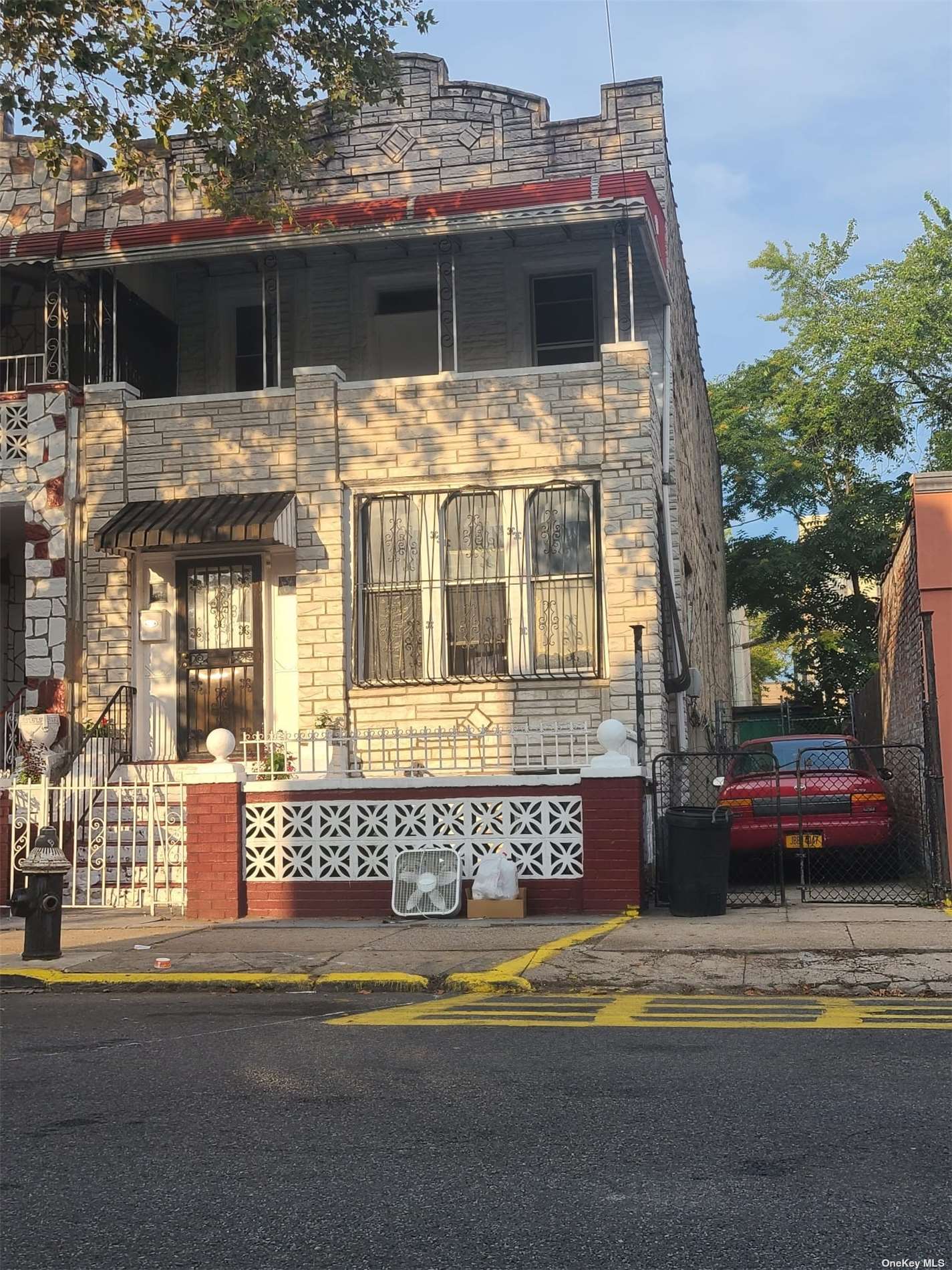 385 Amboy Street - Photo 2