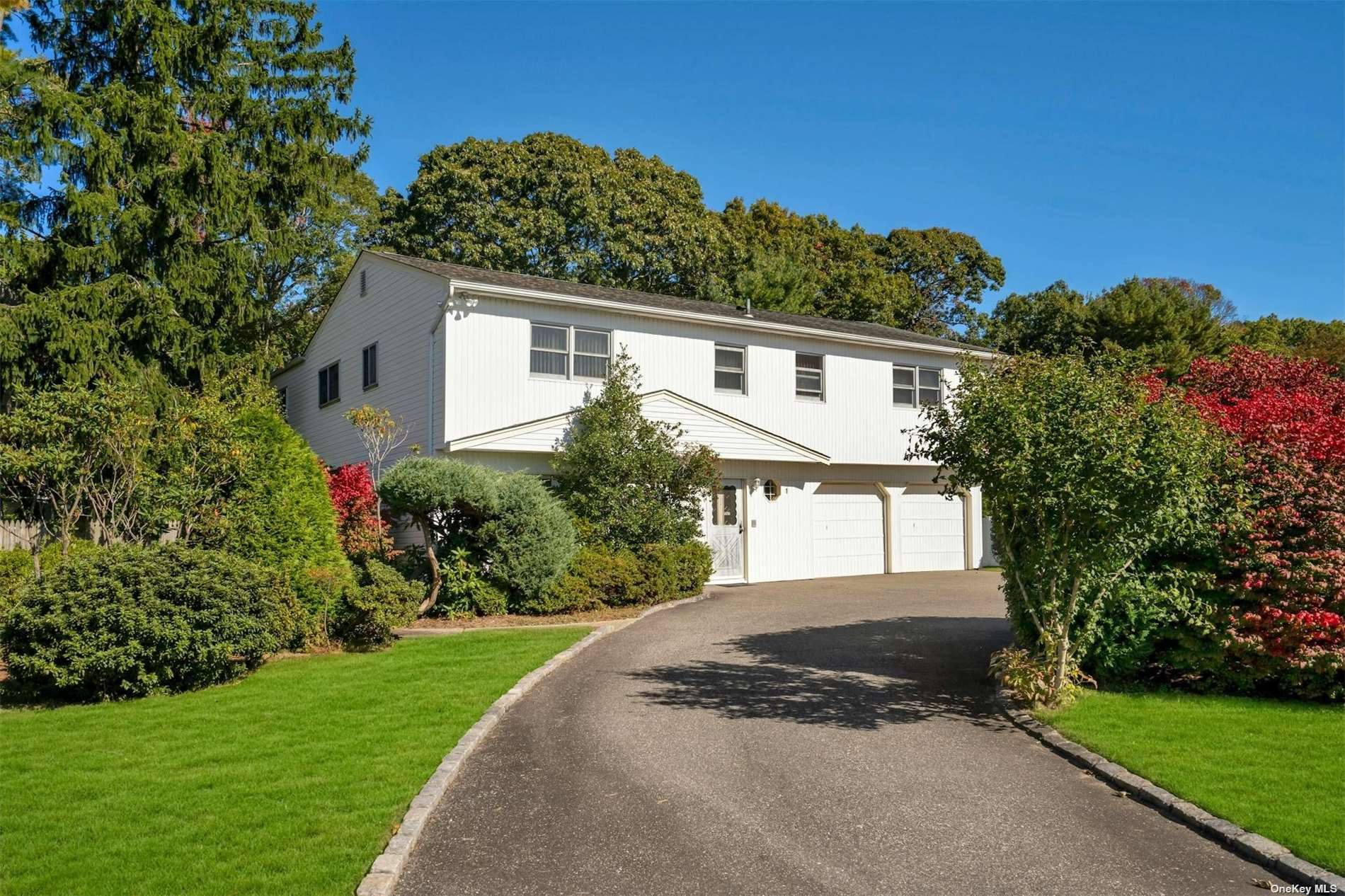 1 Gallatin Drive, Dix Hills, New York image 1