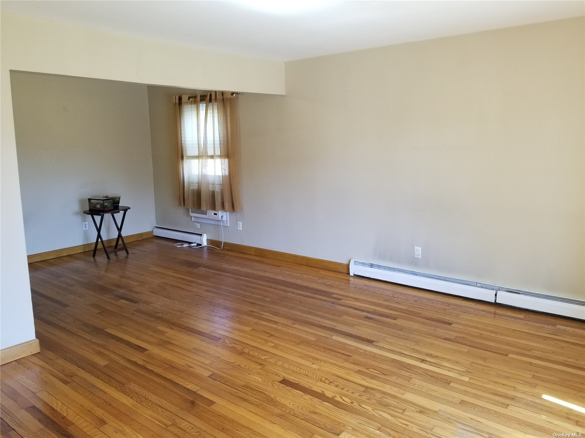 Island Park, New York 11558, United States, 6 Bedrooms Bedrooms, ,2 BathroomsBathrooms,Residential,Pending,29403