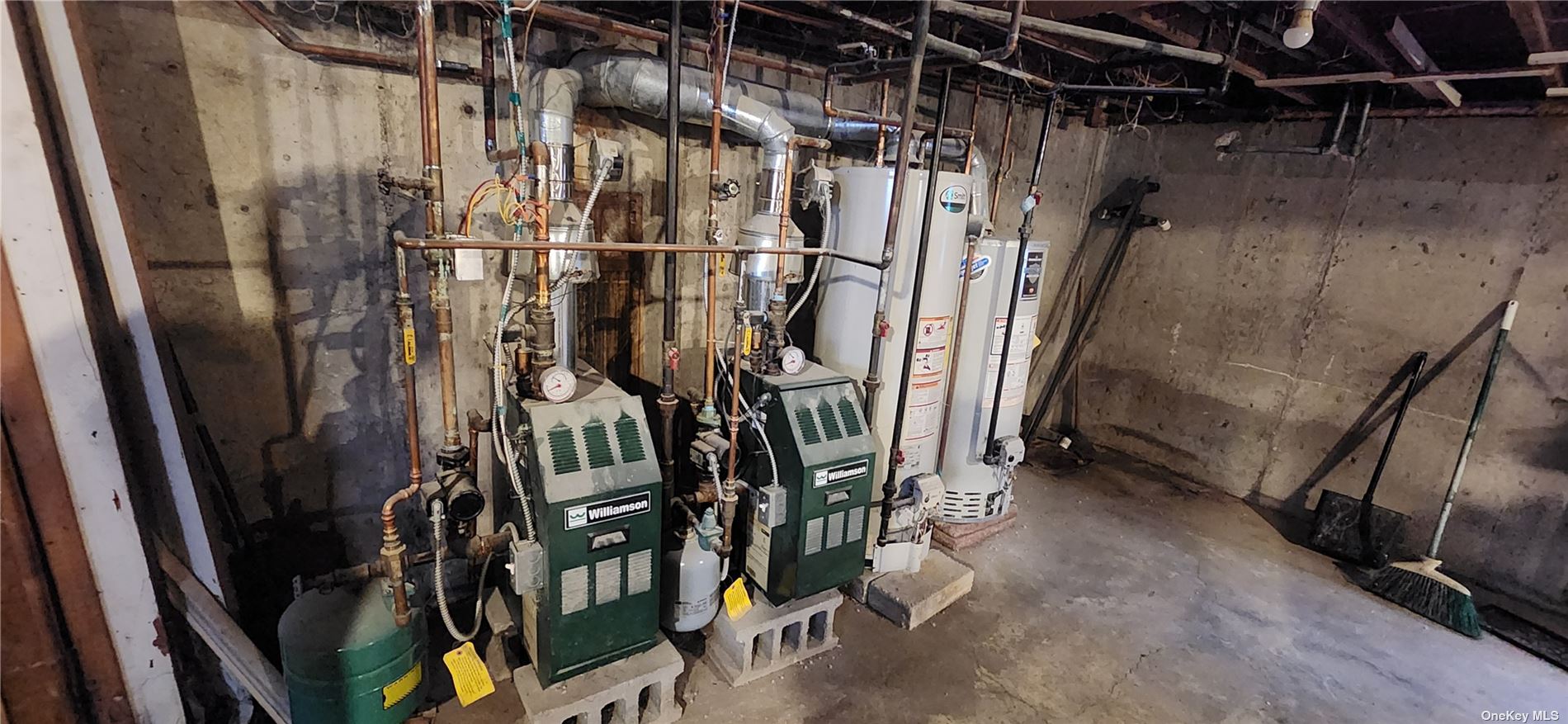 Island Park, New York 11558, United States, 6 Bedrooms Bedrooms, ,2 BathroomsBathrooms,Residential,Pending,29403