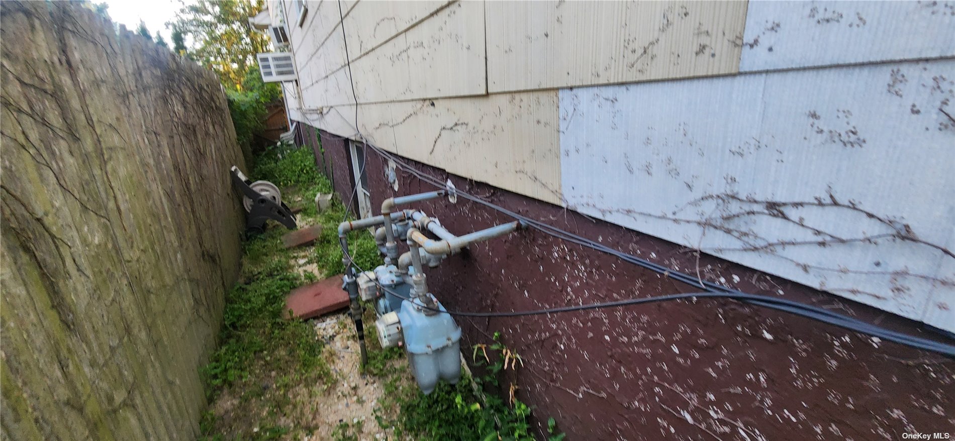 Island Park, New York 11558, United States, 6 Bedrooms Bedrooms, ,2 BathroomsBathrooms,Residential,Pending,29403