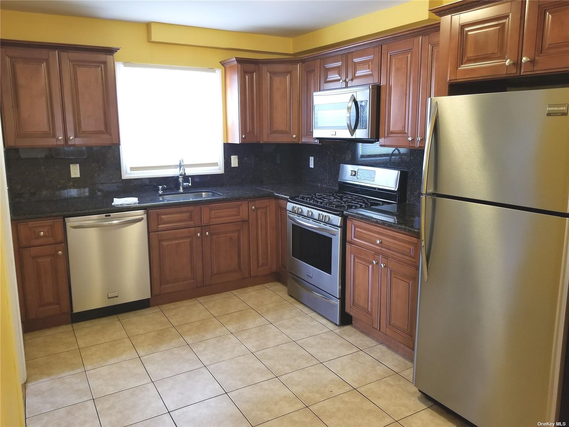 Island Park, New York 11558, United States, 6 Bedrooms Bedrooms, ,2 BathroomsBathrooms,Residential,Pending,29403