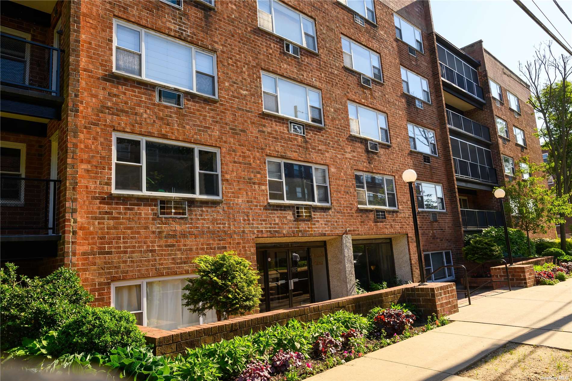 101 Lincoln Avenue #3R, Mineola, New York image 1