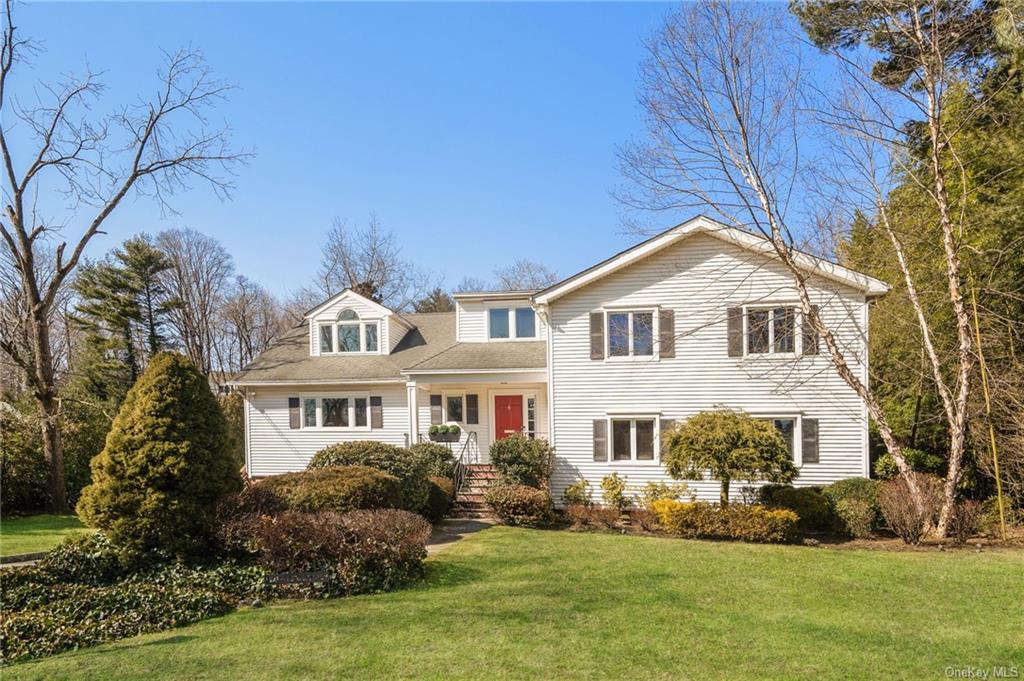 19 Leatherstocking Lane, Scarsdale, New York - 6 Bedrooms  
5 Bathrooms  
11 Rooms - 
