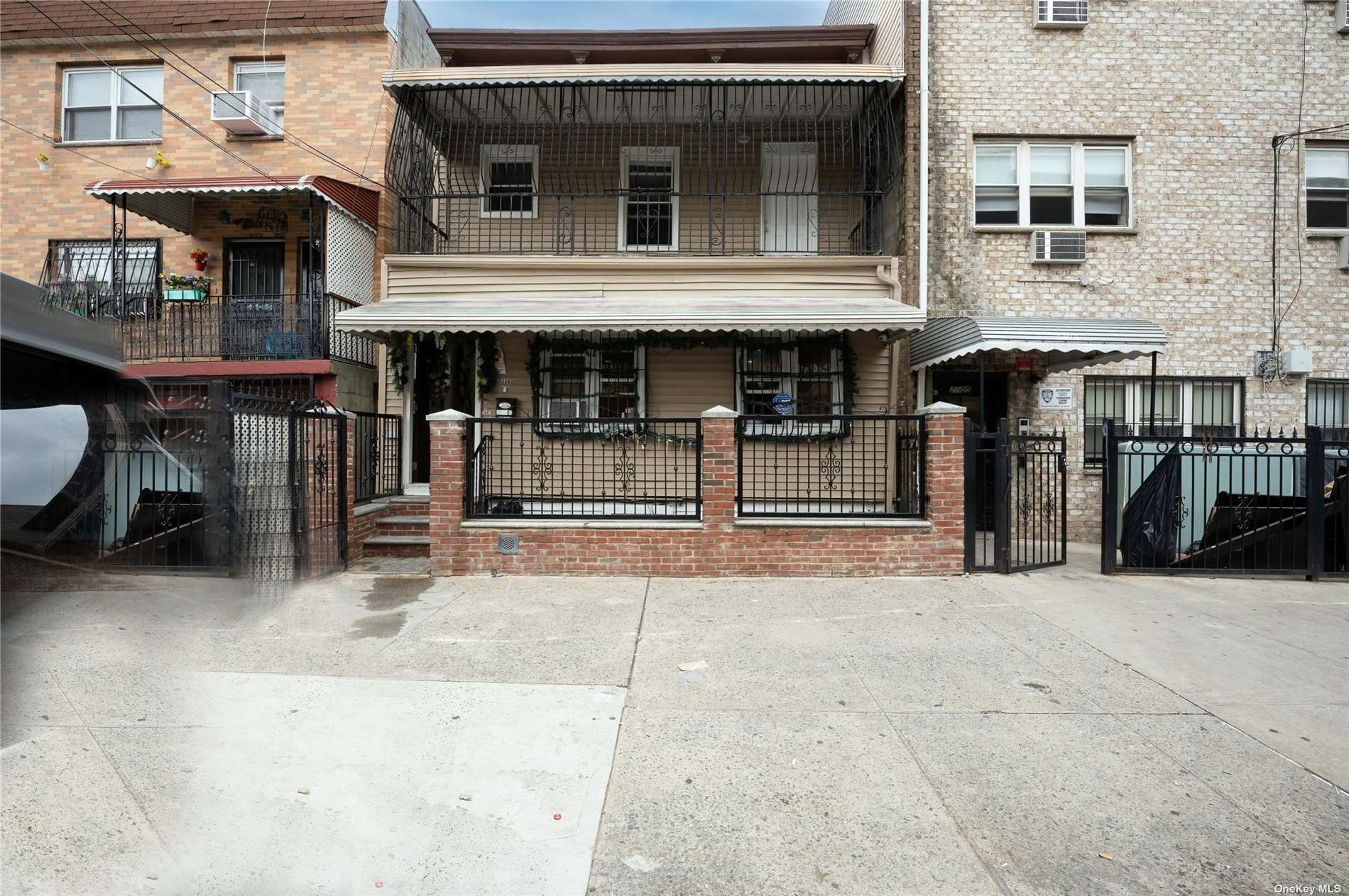 Property for Sale at 2303 Crotona Avenue, Bronx, New York - Bedrooms: 6 
Bathrooms: 3 
Rooms: 12  - $799,000