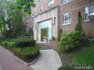 Riverdale Avenue 5A, Bronx, New York - 1 Bedrooms  
1 Bathrooms  
3 Rooms - 