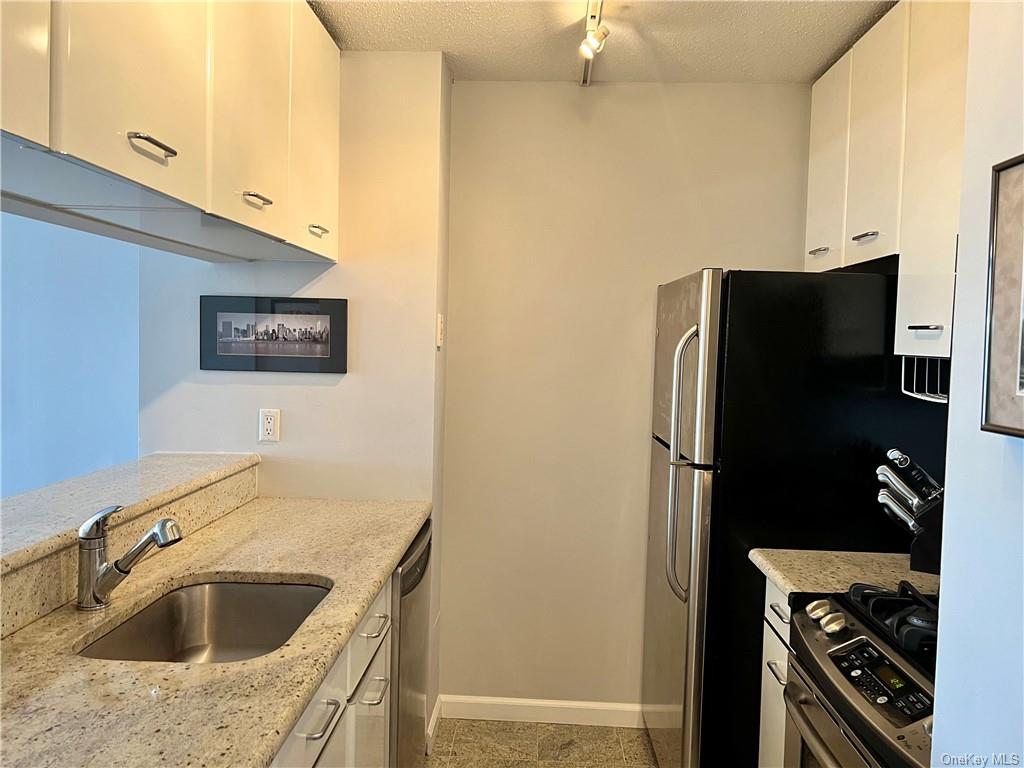 Photo 7 of 20 of 4 Martine Avenue 714 condo