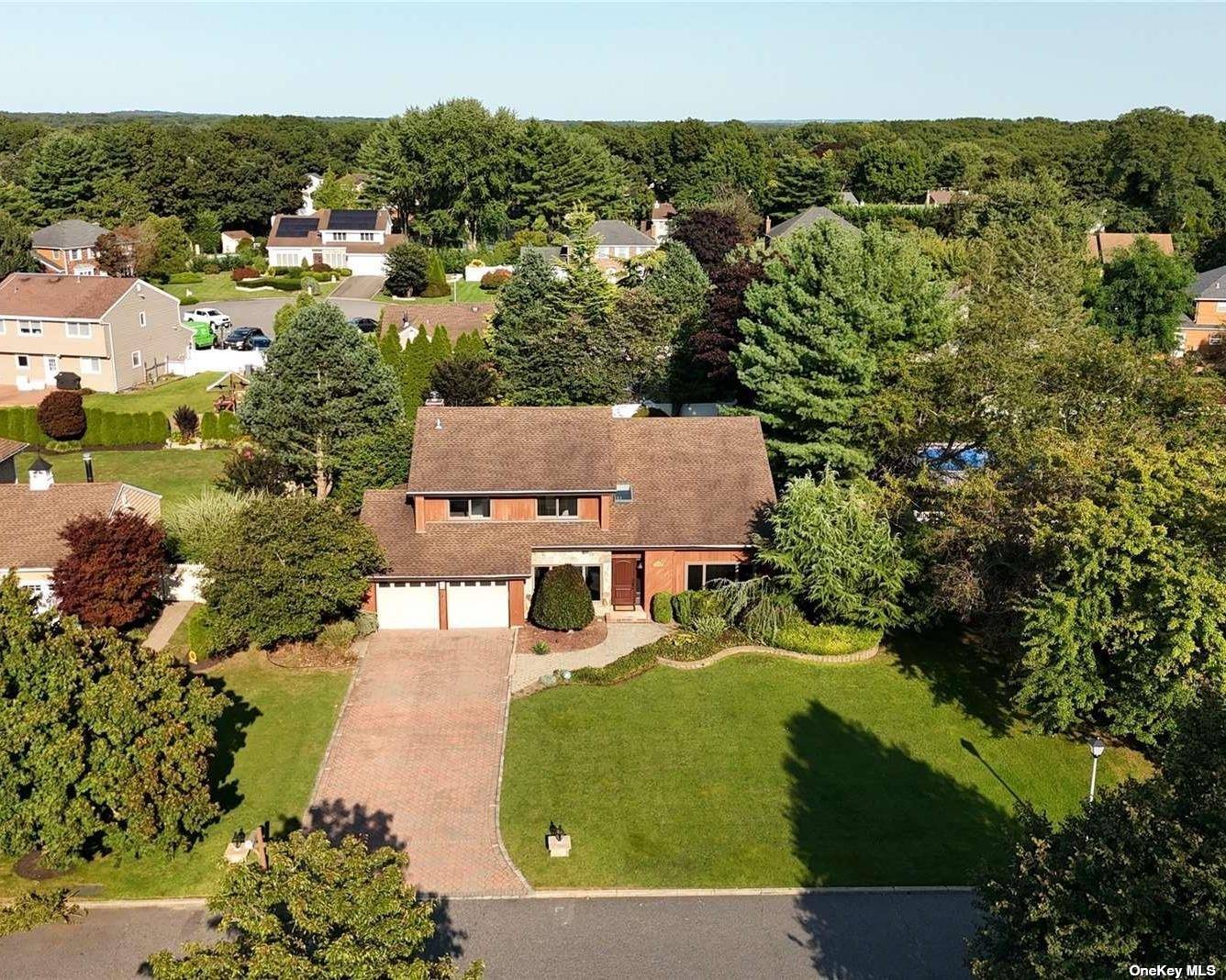 Property for Sale at 18 Fleetwood Road, Commack, Hamptons, NY - Bedrooms: 5 
Bathrooms: 3  - $999,000