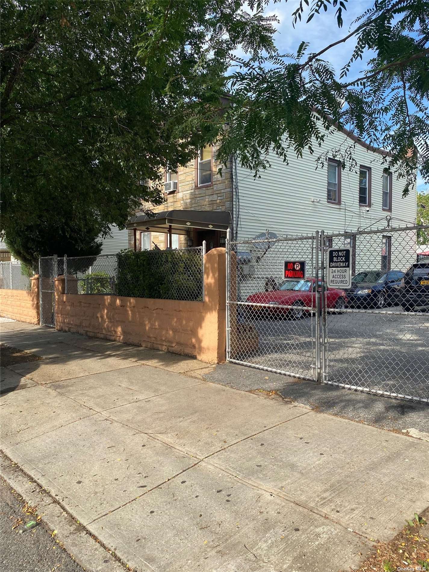 Photo 4 of 4 of 547 Shepherd Avenue house