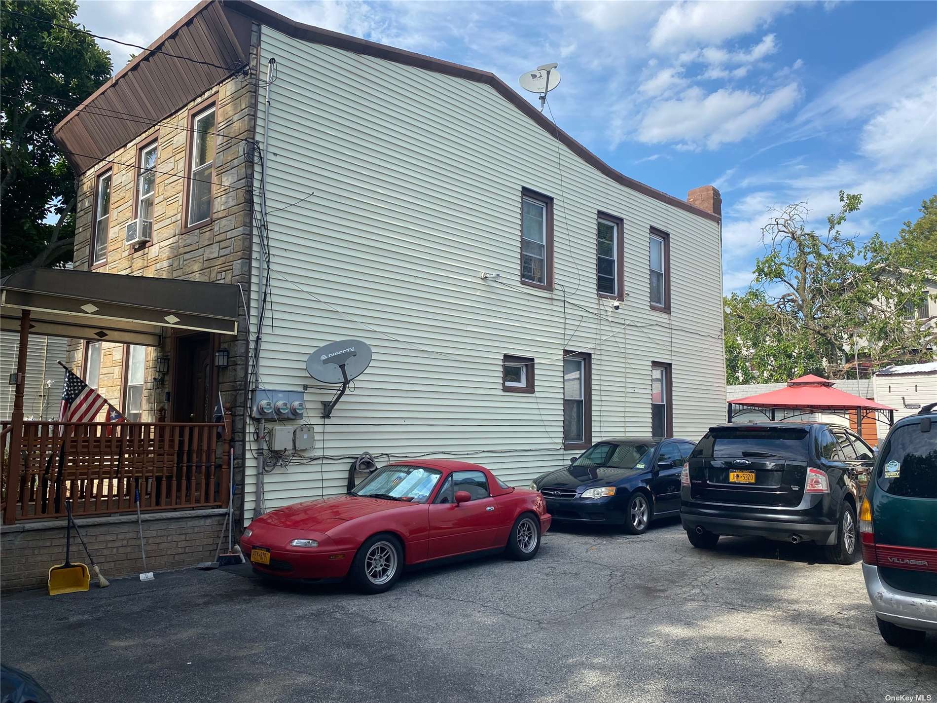 Photo 2 of 4 of 547 Shepherd Avenue house