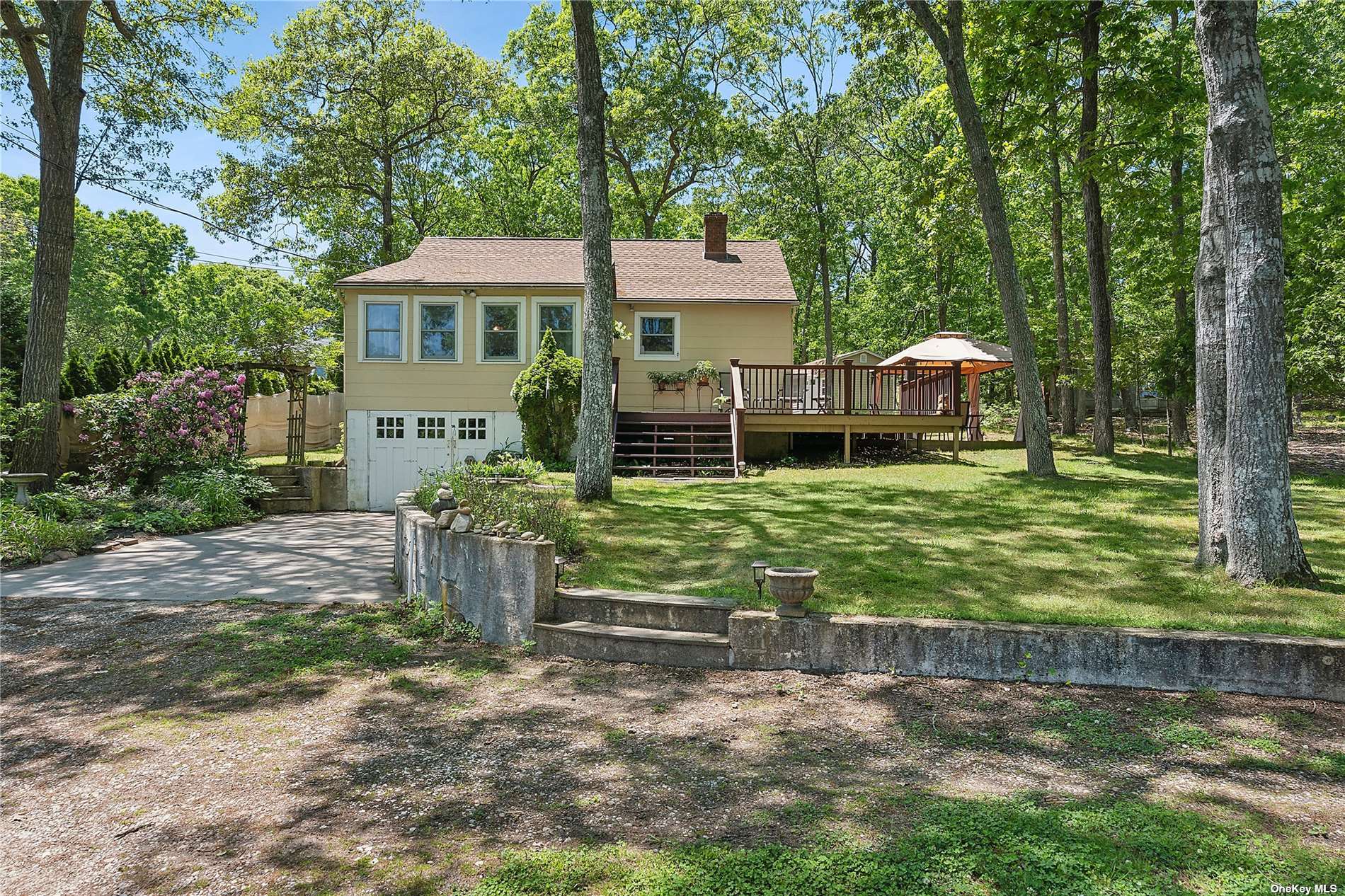 42 W Tiana Road, Hampton Bays, New York image 2