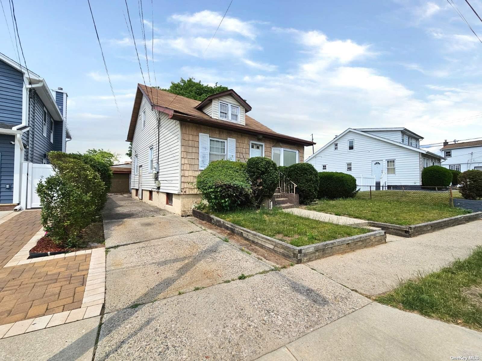 Photo 1 of 35 of 1494 Rosser Avenue house