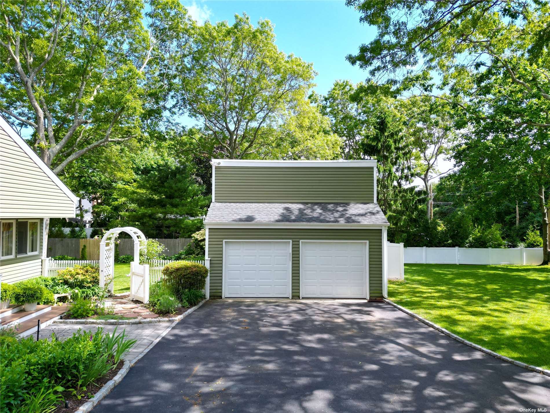 2930 Quogue Riverhead Road, East Quogue, New York image 3