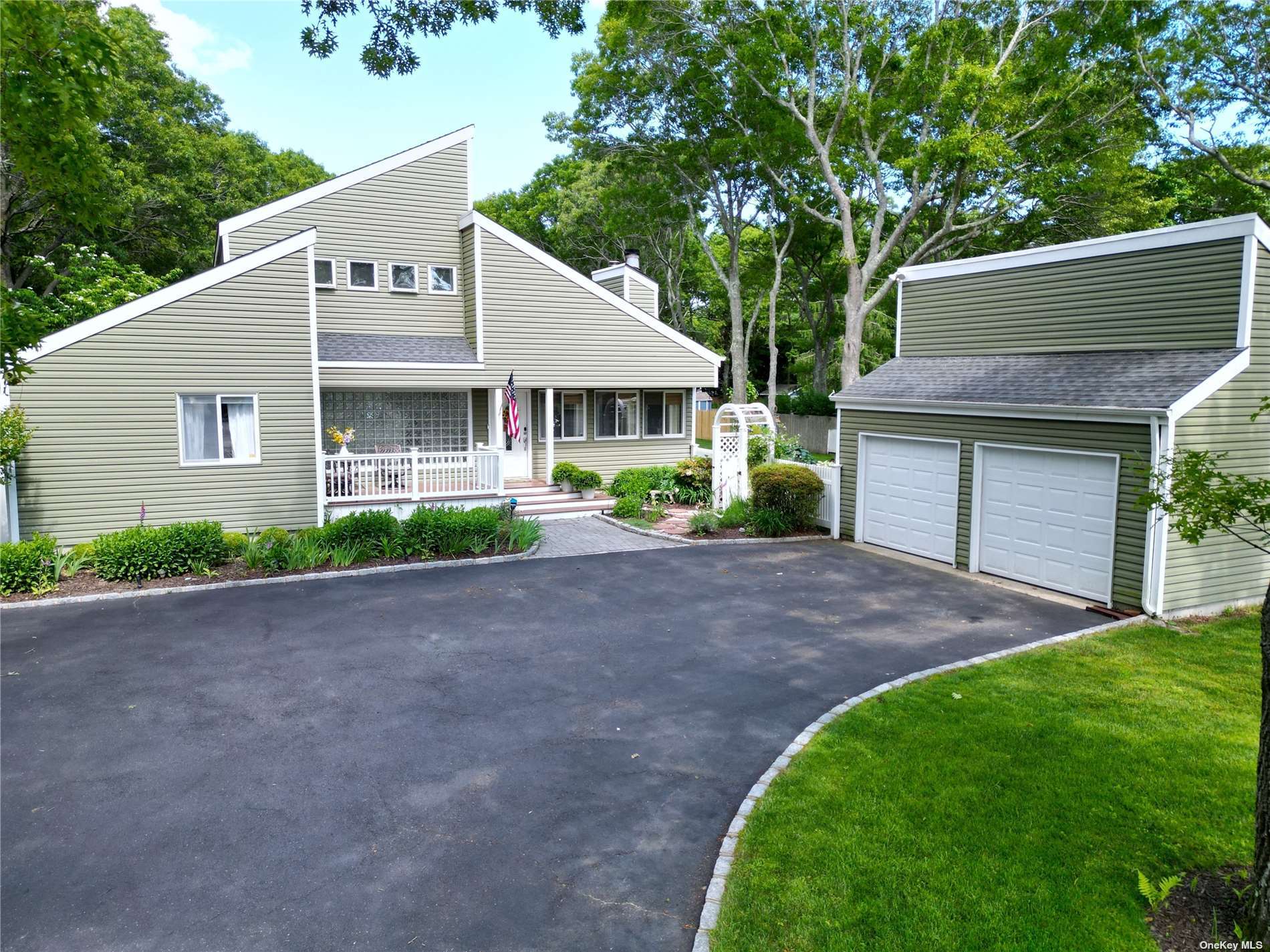 2930 Quogue Riverhead Road, East Quogue, New York image 1