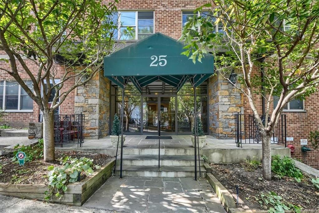 25 Franklin Avenue 5C, White Plains, New York - 1 Bedrooms  
1 Bathrooms  
3 Rooms - 
