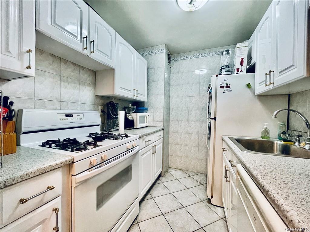 Property for Sale at 1874 Pelham Parkway 6E, Bronx, New York - Bedrooms: 1 
Bathrooms: 1 
Rooms: 3  - $179,900