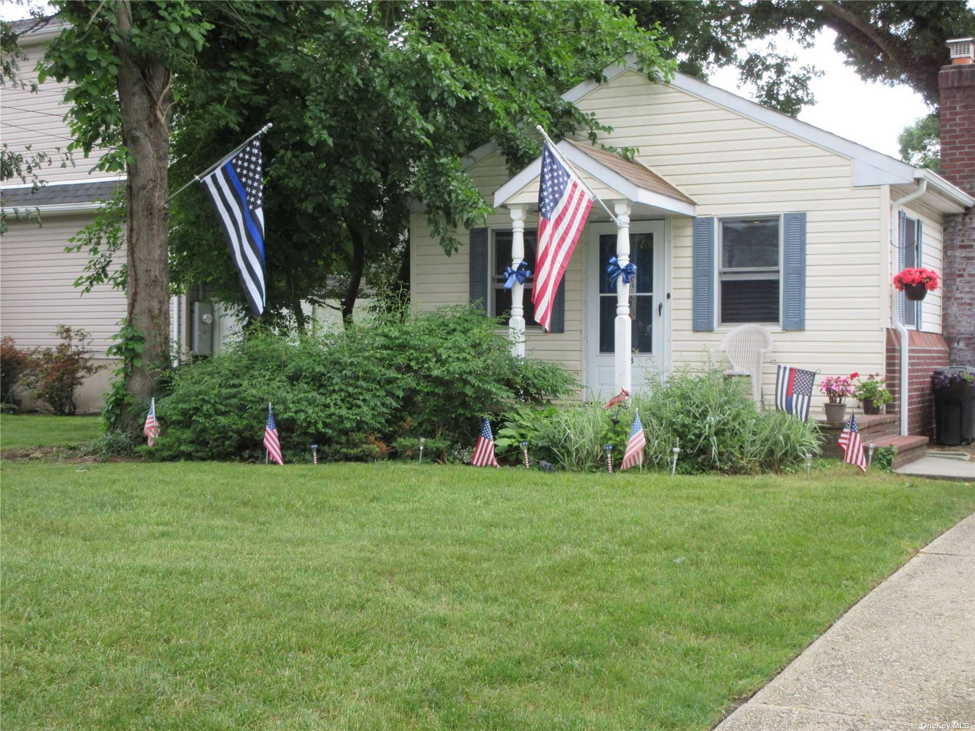View Massapequa, NY 11758 house