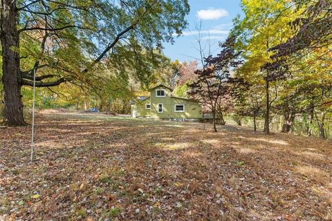 Homes For Sale - 70 Meadowbrook Lane<br/> New Windsor, NY 12553