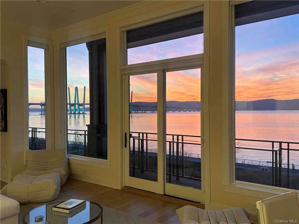 45 Hudson View Way 405, Tarrytown, New York - 2 Bedrooms  
3 Bathrooms  
9 Rooms - 