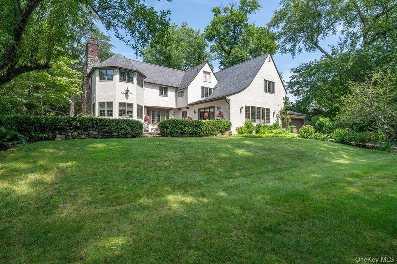 8 Woods Lane, Scarsdale, New York image 2