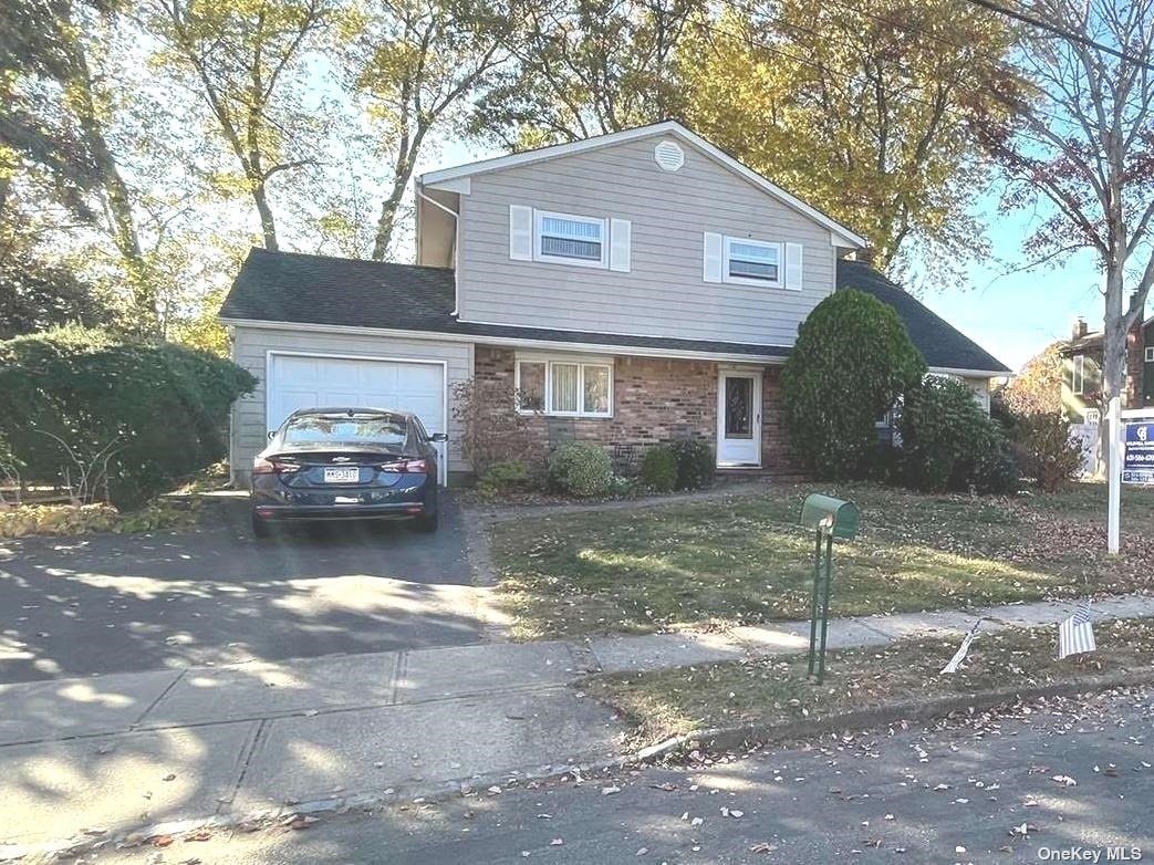 110 Totten Avenue, Deer Park, New York image 1